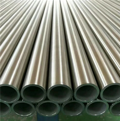 Bezešvé a svařované trubky a trubky z nerezové oceli